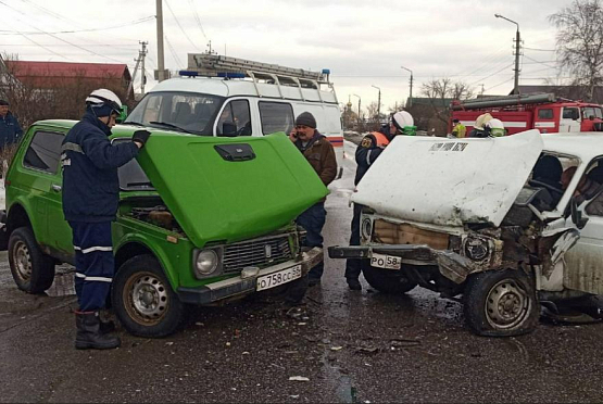 В Пензе на Ростовской столкнулись два автомобиля