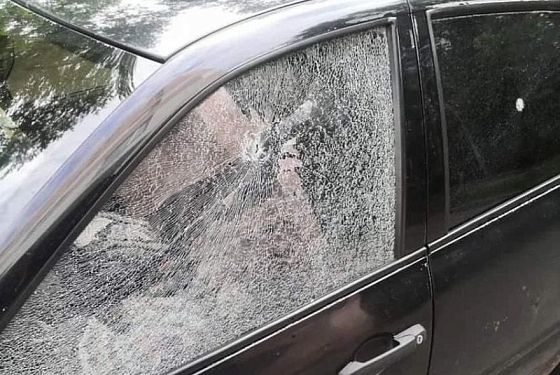 Соцсети: В Пензе неизвестные обстреляли машину 21-летней девушки