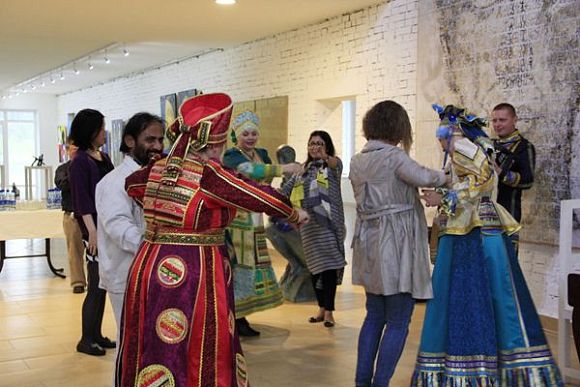 Фото||автора Пензенские артисты «закадрили» иностранных художников