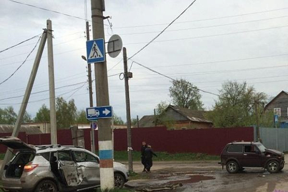 Фото||gibdd.ru В Пензенской области иномарка съехала в кювет и врезалась в столб