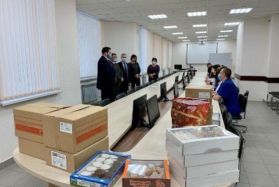 В Пензенской области вручили подарки сотрудникам «Скорой»