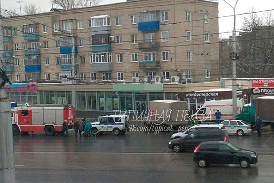 В Пензе на пр. Победы офис банка оцепили из-за пустого пакета