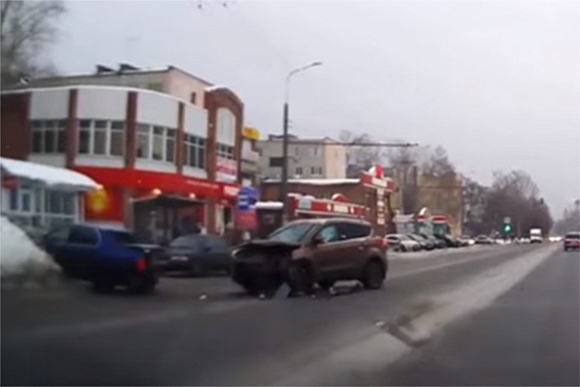 Фото||и видео youtube.com/VseDTP В Интернете появилось видео недавнего ДТП на ул. Суворова