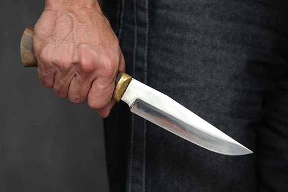 41-летний зареченец ударил соседа ножом, а потом извинился