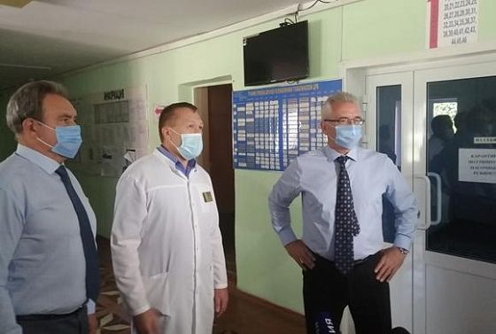 Белозерцев пообещал помочь с ремонтом детсада и поликлиники в Тамале