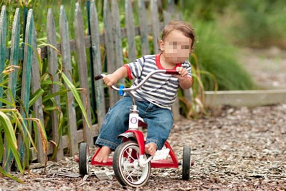 3-летний кузнечанин, оставшись один, уехал на велосипеде от дома на 2 км