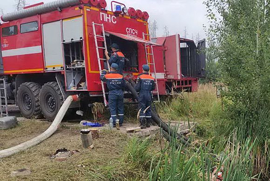 50 пензенских спасателей продолжают тушить пожары в Мордовии