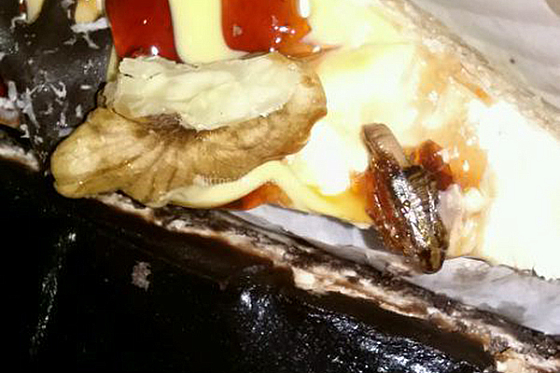 Жительнице Пензы в кондитерской продали пирожное с тараканом