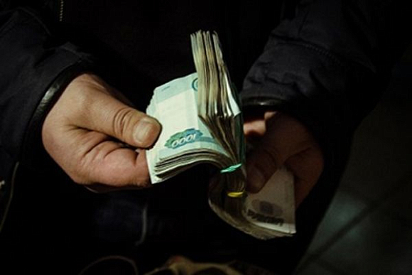 В Пензе 28-летний мужчина забыл в банкомате 9 тыс. рублей