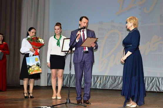 Сотрудники Лермонтовской библиотеки получили награды в честь юбилея
