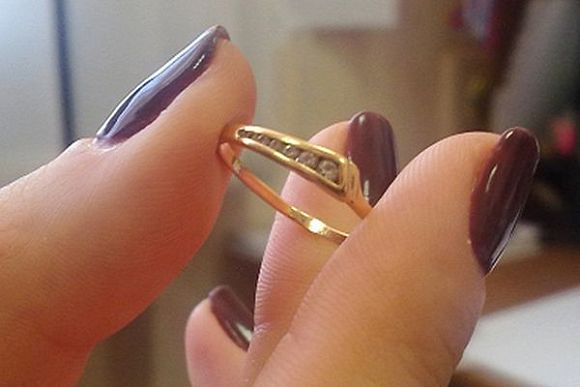 В Пензе сотрудница ювелирного магазина украла 31 обручальное кольцо