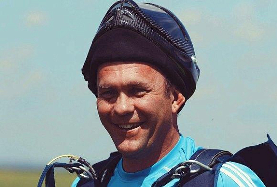 На счету пензенца Сергея Медведева 1143 прыжка с парашютом