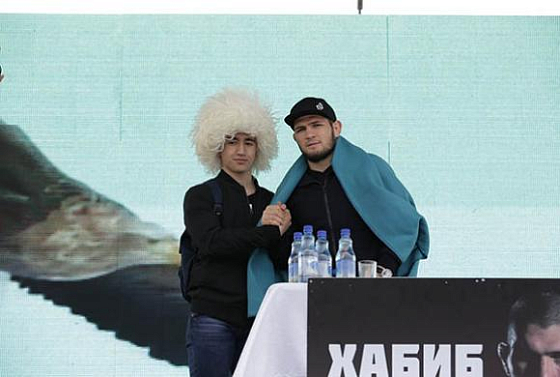 В Пензе Хабиб Нурмагомедов провел встречу с фанатами
