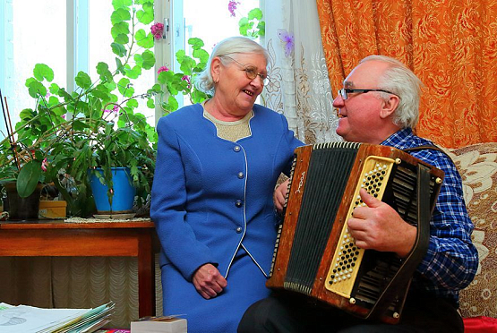 Любовь и картошка: супруги из Бековского района вместе и овощи выращивают, и песни поют