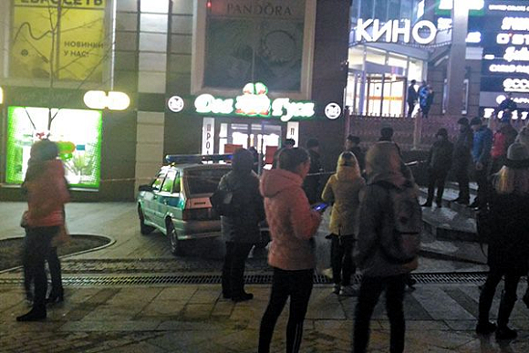 Фото||автора В Пензе посетителей ТЦ «Высшая лига» эвакуировали из-за пакета