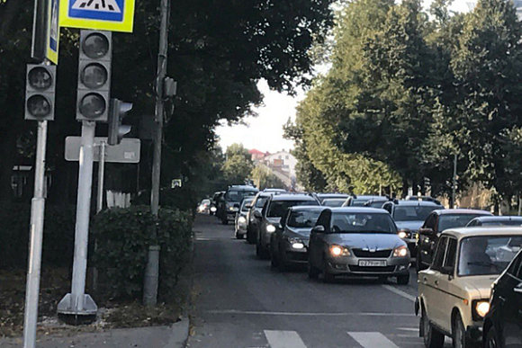 Фото||автора Из-за неработающих светофоров на Володарского образовалась пробка