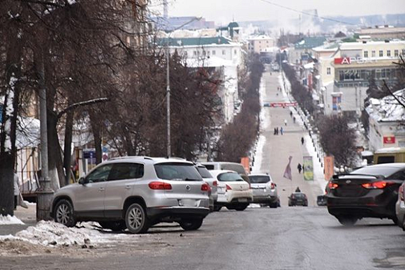 Пензенцев просят убрать авто с ул. Московской