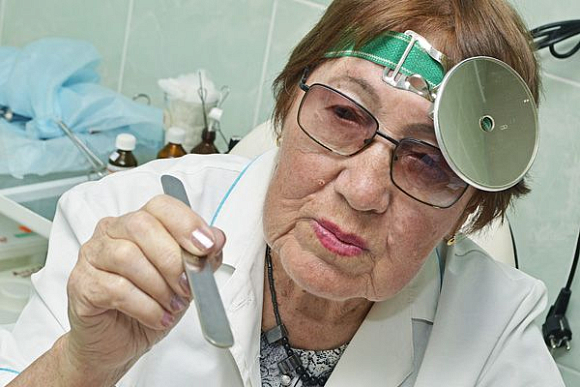 В Пензе 91-летняя врач продолжает вести прием