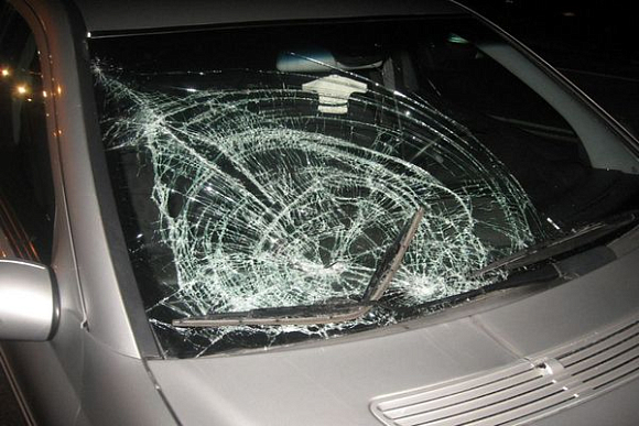 В Пензенской области автомобиль протаранил столб, три человека пострадали