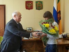 Губернатор поздравил пловчиху Кристину Кочеткову