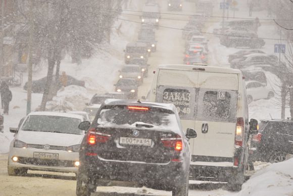 Фото||Владимир ГРИШИН Пенза из-за снегопада превратилась в большую пробку
