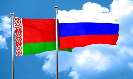 МПК лишил аккредитации члена сборной Белоруссии, пронесшего флаг РФ в Рио
