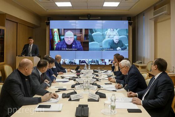 Олег Мельниченко поручил обеспечить исполнение сроков предоставления жилья детям-сиротам