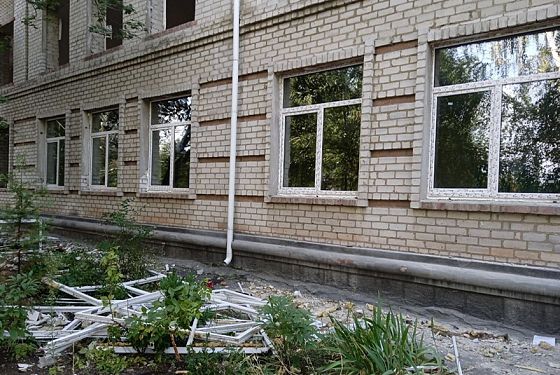 В школах города Пологи приступили к монтажу стеклопакетов из Пензенской области