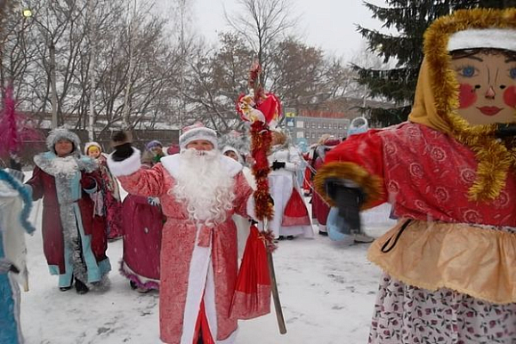 В Белинском районе прошел парад Дедов Морозов и Снегурочек