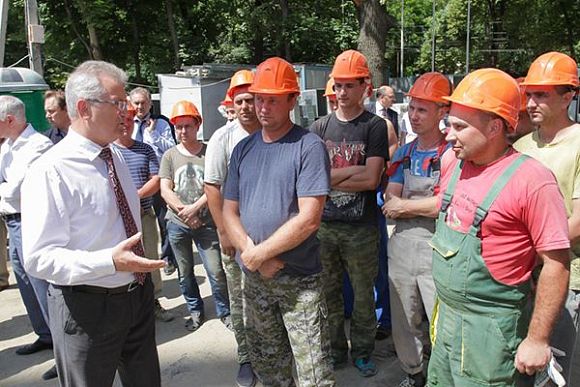 И. Белозерцев призвал держать высокий темп строительства перинатального центра