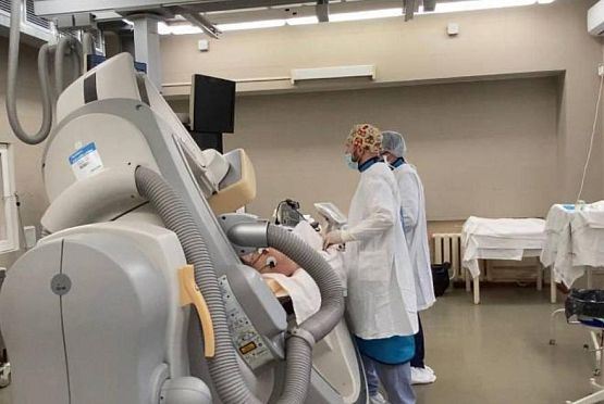Врачи пензенской облбольницы выполняют операции по имплантации кардиостимулятора