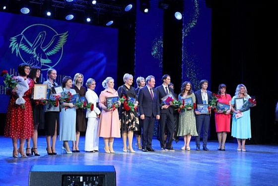 Валерий Лидин наградил лучших учителей Пензенской области