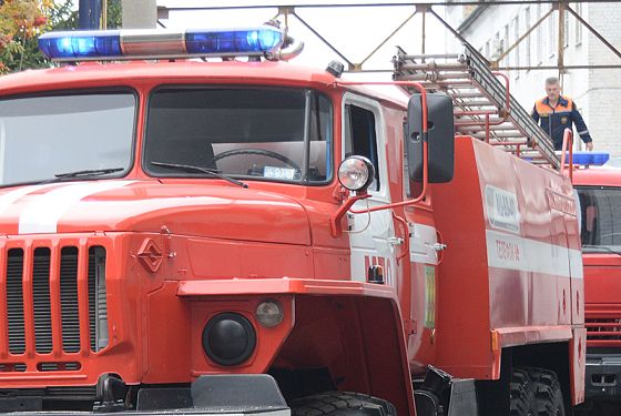 В Пензе пожарные помогли женщине-водителю и пассажирам выбраться из кипятка