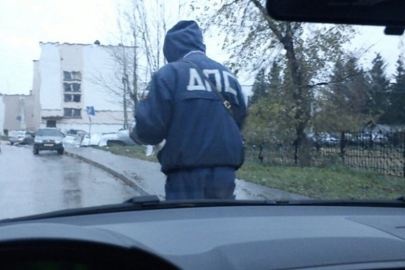 Фото||автора В Пензе на ул. Суворова пьяный водитель напал на инспектора ДПС