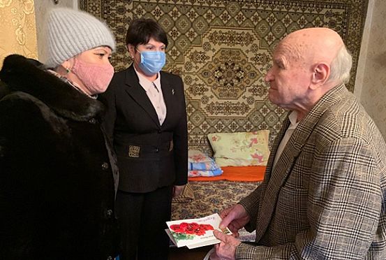 В Пензе ветерана Ивана Сумского поздравили с 95-летием