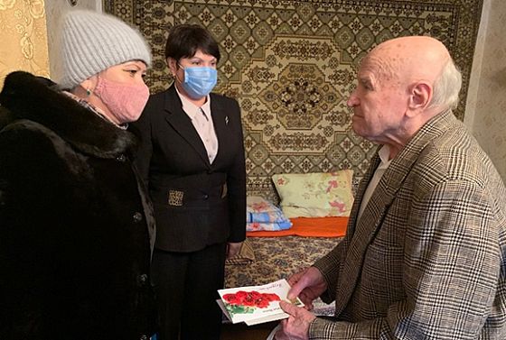 В Пензе ветерана Ивана Сумского поздравили с 95-летием