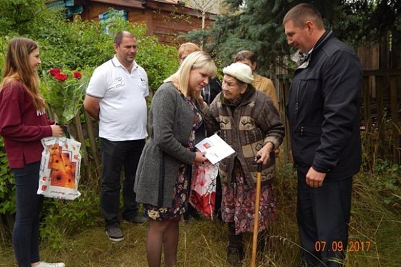 В Пензе 95-летняя юбиляр лично встретила чиновников на улице