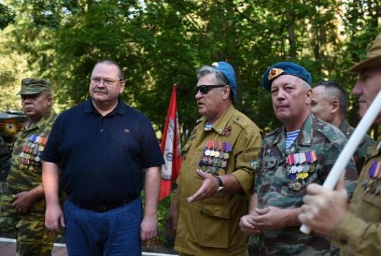Мельниченко принял участие в возложении цветов к мемориалу «Разорванная звезда»