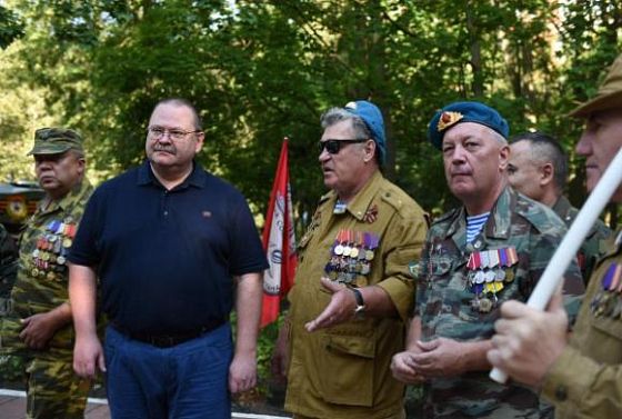 Мельниченко принял участие в возложении цветов к мемориалу «Разорванная звезда»
