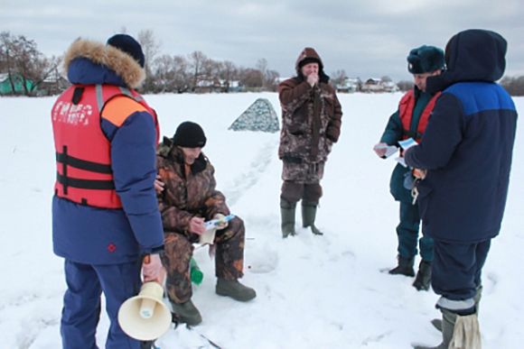 Сотрудники МЧС предупредили пензенских рыбаков о таянии льда