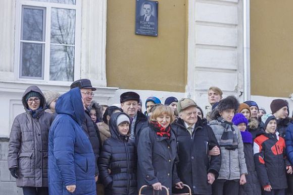 В Пензе открыли мемориальную доску Илье Усыскину