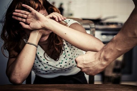 Фото||newspile.ru Житель Городищенского района избивал жену и прижигал ее кожу сигаретами