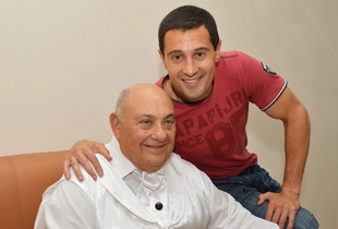 Фото||Владимир ГРИШИН Антон Макарский: «Дедуля стремился на сцену!»