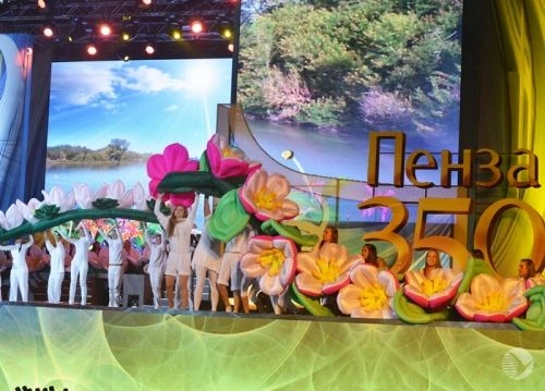 Фото||Владимир ГРИШИН Памятную медаль, посвященную Пензе, изготовили на фарфоровом заводе в Германии