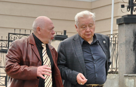 С директором Картинной галереи Валерием Сазоновым (1945-2015)