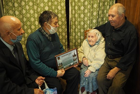 Боевая мама: Пензячка Зинаида Зайцева отметила 97-летие