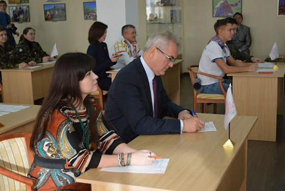В Пензе этнодиктант написали губернатор, атаман и студенты из Киргизии