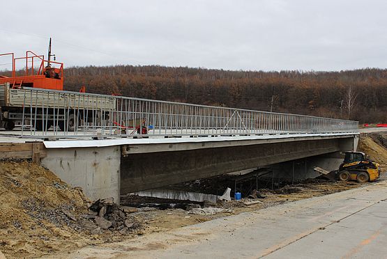 Завершается реконструкция моста через реку Ишимка в Городищенском районе