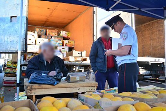 В Пензе полицейские и росгвардейцы проверили рынки с мигрантами
