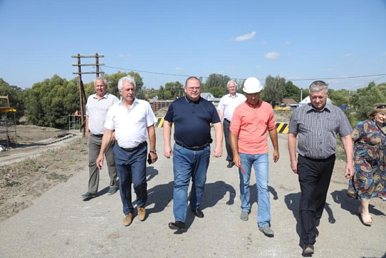 Губернатор проверил ход реконструкции моста через реку Ломовку